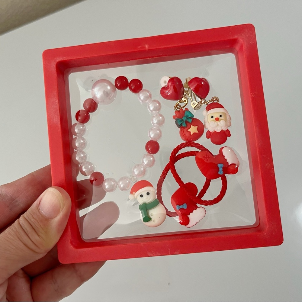 A Solid Sealing Christmas Jewelry Set (Santa Snowman Socks)